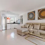 Comfortable 4-bedroom With Private Gardens Villa Costa Adeje (Tenerife)