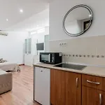 Villa Comfortable 4-bedroom With Private Gardens