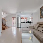 Comfortable 4-bedroom With Private Gardens Βίλα
