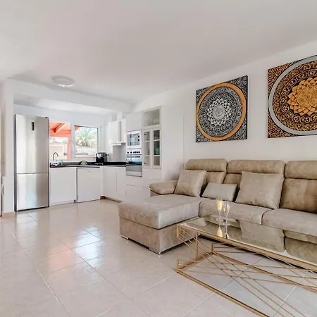 Comfortable 4-bedroom With Private Gardens Willa Costa Adeje (Tenerife)