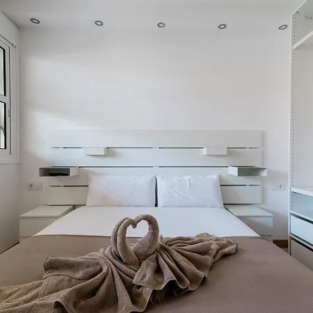 Comfortable 4-bedroom With Private Gardens