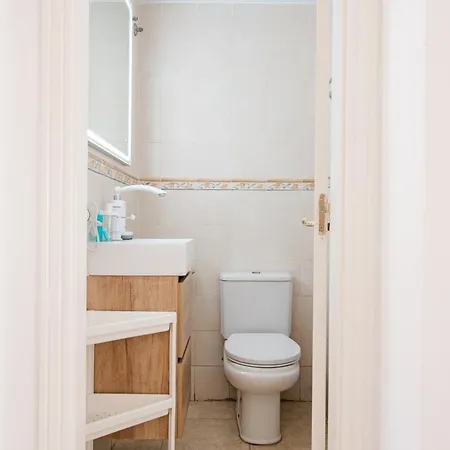 Comfortable 4-bedroom With Private Gardens Willa