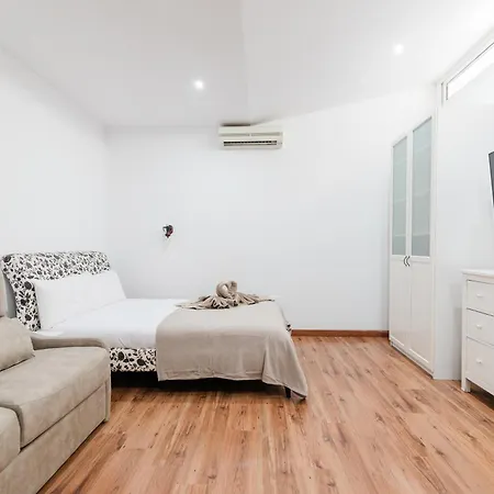 Willa Comfortable 4-bedroom With Private Gardens