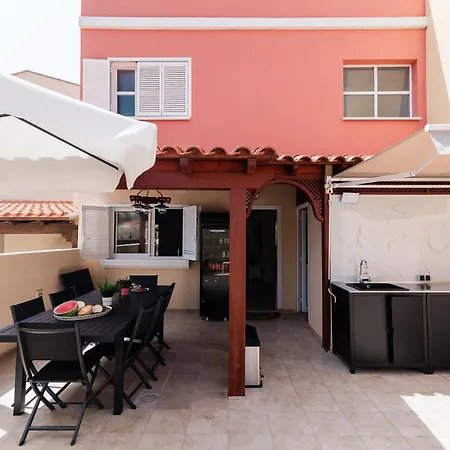 Comfortable 4-bedroom With Private Gardens Βίλα Costa Adeje (Tenerife)