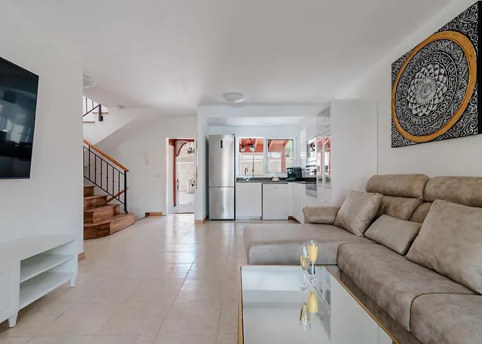 Comfortable 4-bedroom With Private Gardens Willa