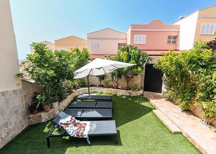 Willa Comfortable 4-bedroom With Private Gardens *