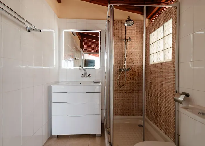 Willa Comfortable 4-bedroom With Private Gardens Costa Adeje (Tenerife)