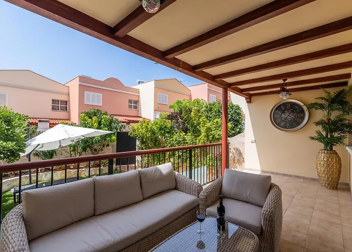 Comfortable 4-bedroom With Private Gardens