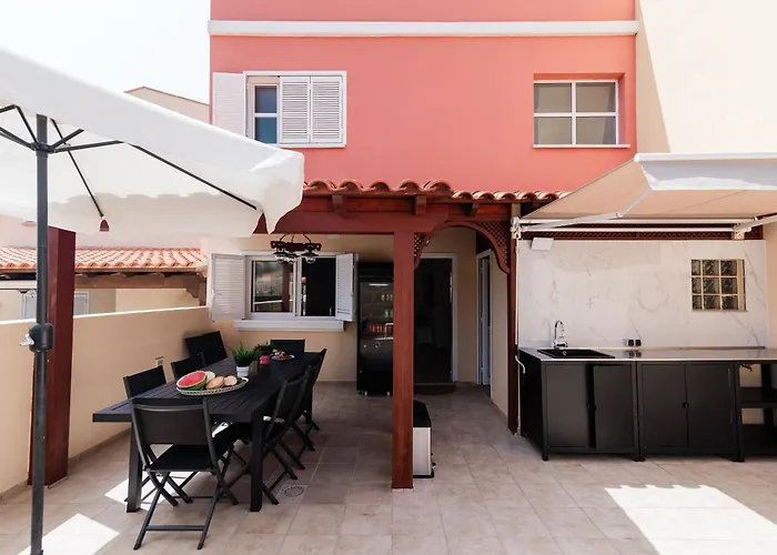 Comfortable 4-bedroom With Private Gardens Willa Costa Adeje (Tenerife)