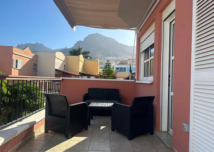 Willa Comfortable 4-bedroom With Private Gardens *