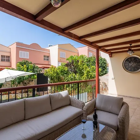 Comfortable 4-bedroom With Private Gardens