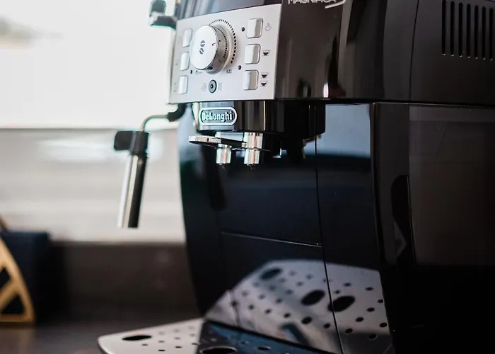 فيلة Comfortable 4-bedroom With Private Gardens