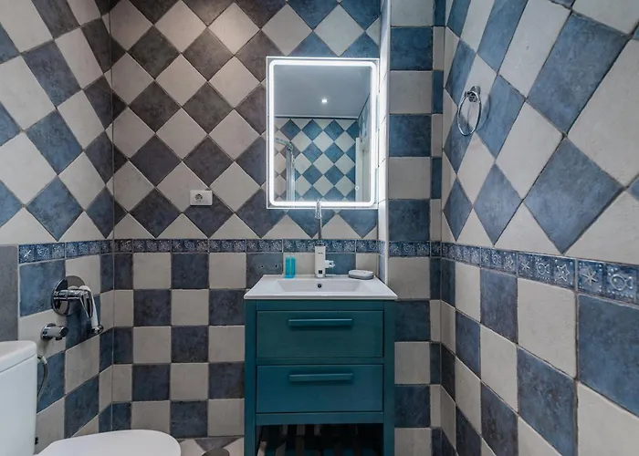 فيلة Comfortable 4-bedroom With Private Gardens أذيخي