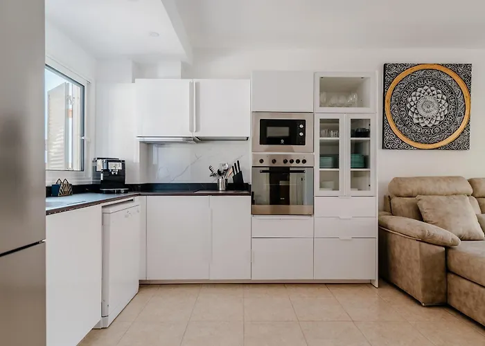 Comfortable 4-bedroom With Private Gardens